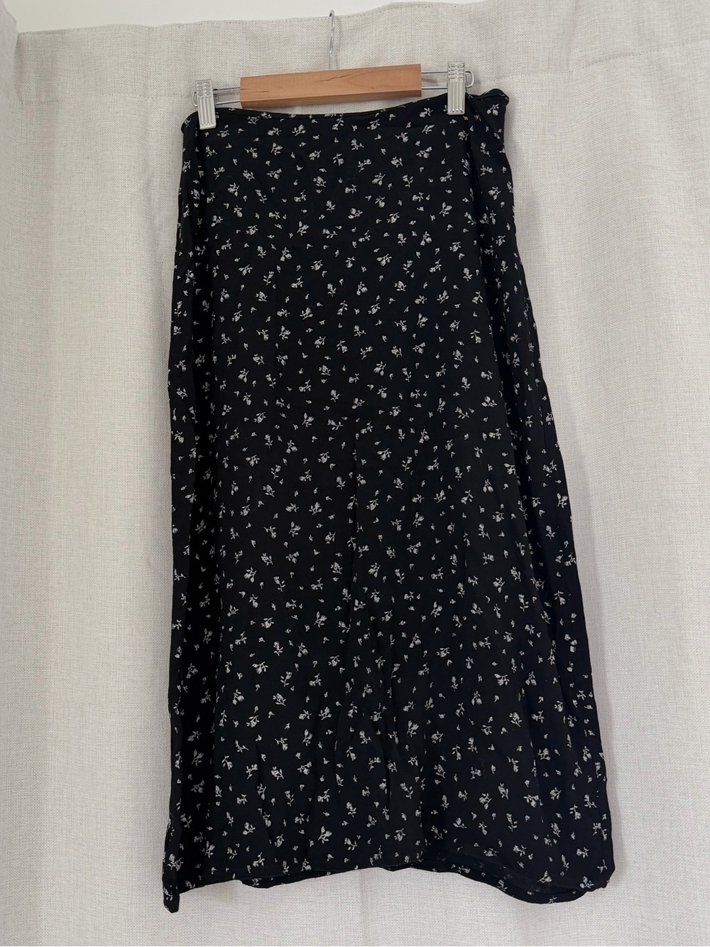 Brandy Melville Black Floral Midi Skirt o/s - Picture 2 of 5